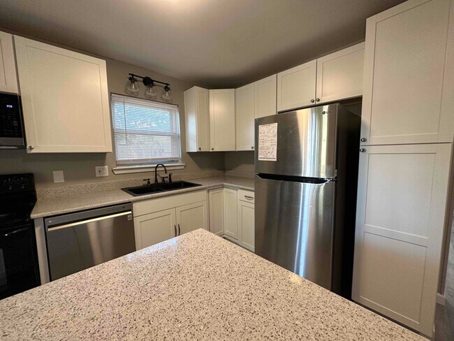 Foto del edificio - 1509 Camilla Rd