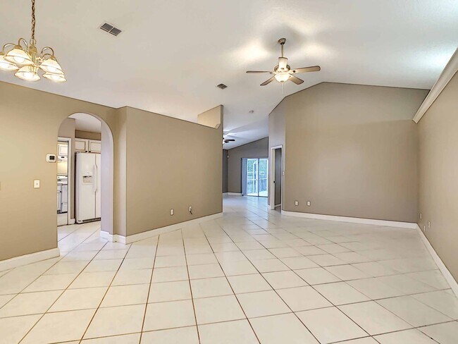 Building Photo - 3/2/2 POOL home near UCF with Seminole Sch...
