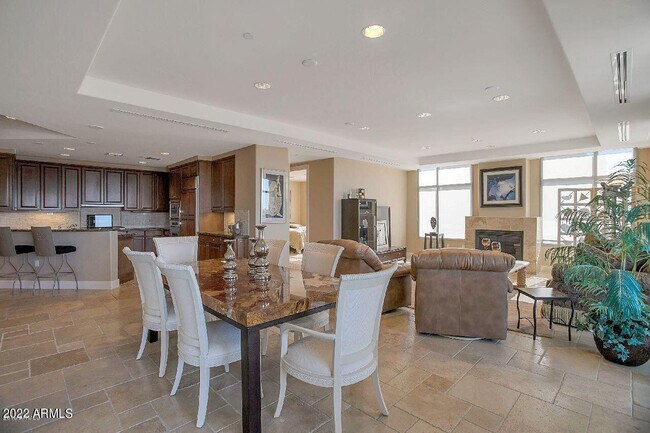 Foto del edificio - 2211 E Camelback Rd