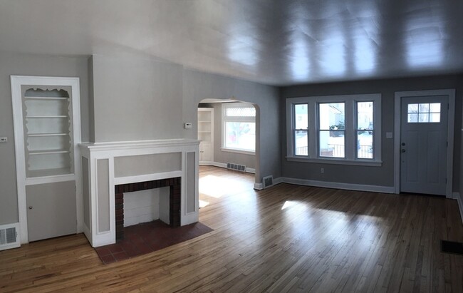 Building Photo - Ready for immediate move-in!
