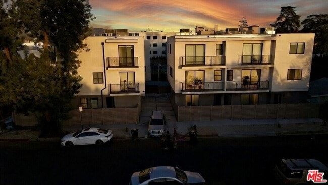 Foto del edificio - 11528 Emelita St