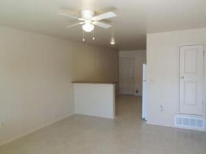Building Photo - 594 Lomaland Dr