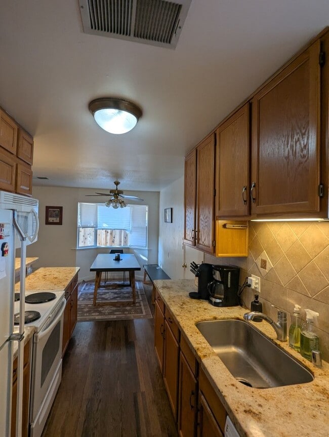 Building Photo - 257 Ironwood St