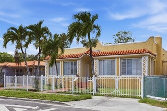 Building Photo - 1745 SW 17th St