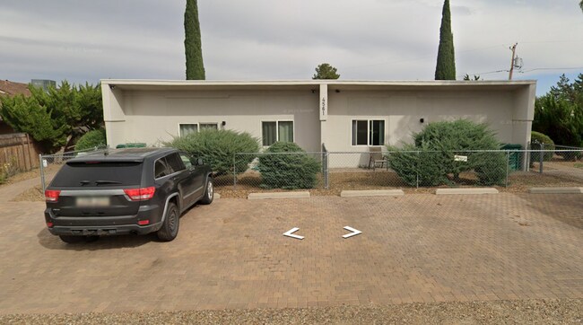 Foto del edificio - 4561 N Preston Dr