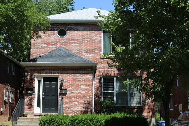 3 Bed 2 Bath Close to Loop and Wash U! - 7243 AMHERST AVE