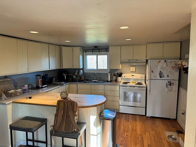 Foto del edificio - 1626 Drake Rd