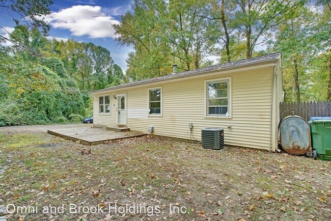 Building Photo - 3 br, 1 bath House - 36 Maple
