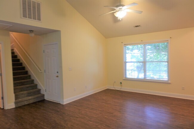 Foto del edificio - 312 Sprucewood Ct