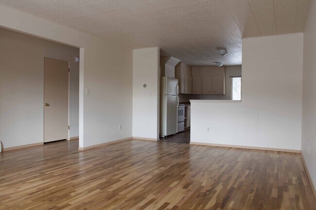 Building Photo - 1315 W Koch St