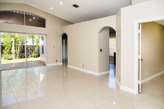 Foto del edificio - 1550 SW 193rd Terrace