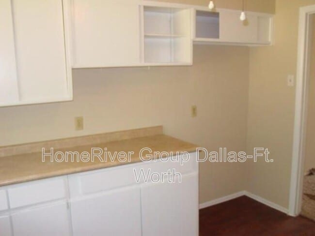 Building Photo - 5720 Bluffman Dr