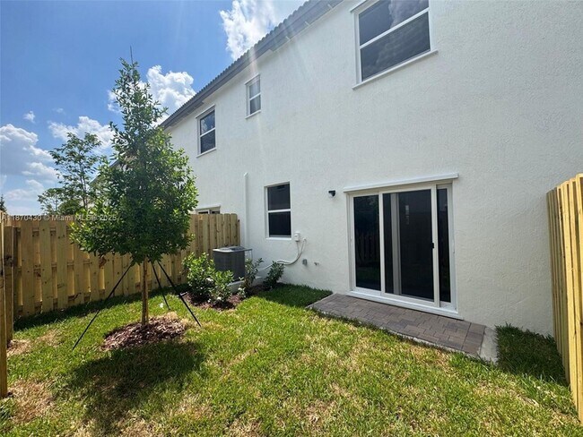 Foto del edificio - 2439 SE 28th St
