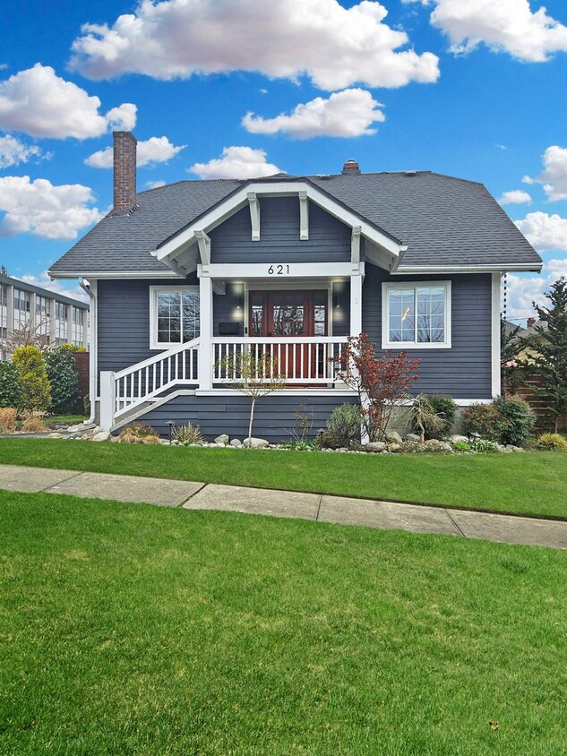 Foto principal - Old Town Tacoma 3bed/2.5 bath Craftsman Home