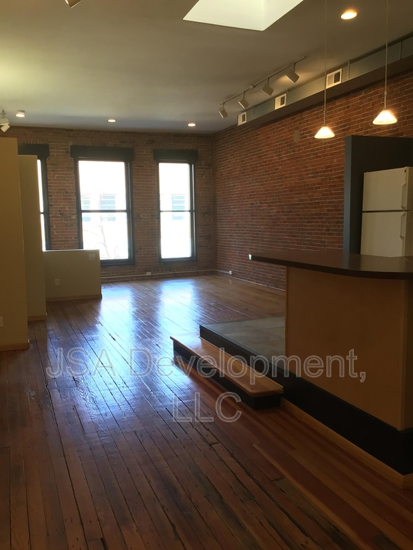 Foto del edificio - 220-224 E 4th St