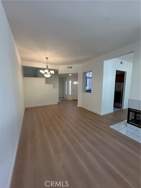 Foto del edificio - 2124 Camellia Ln