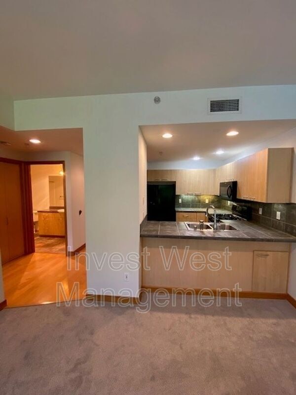 Foto del edificio - 300 W 8th St