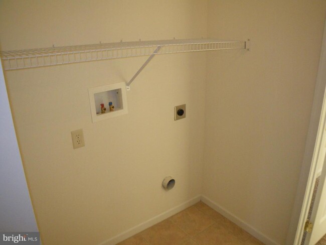 Building Photo - 2809 Roosevelt Dr