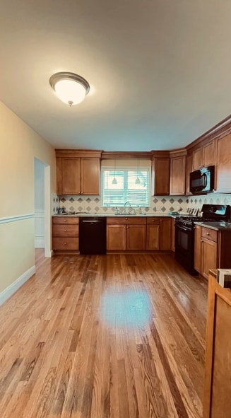 Building Photo - 21 Lawrence Ln