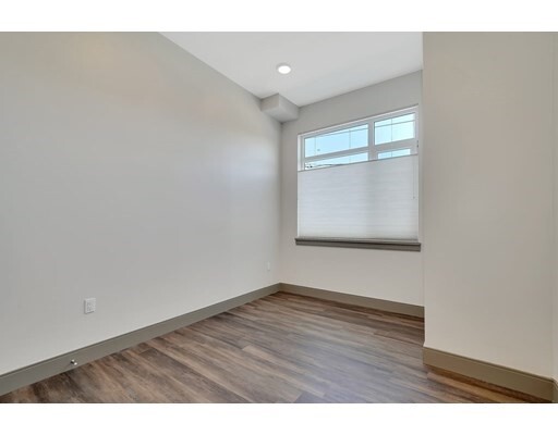 Foto del edificio - 398 Mystic Ave