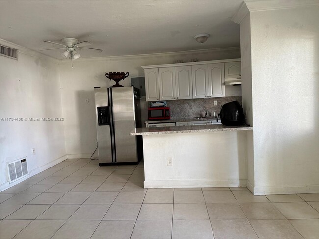 Foto del edificio - 890 NW 45th Ave