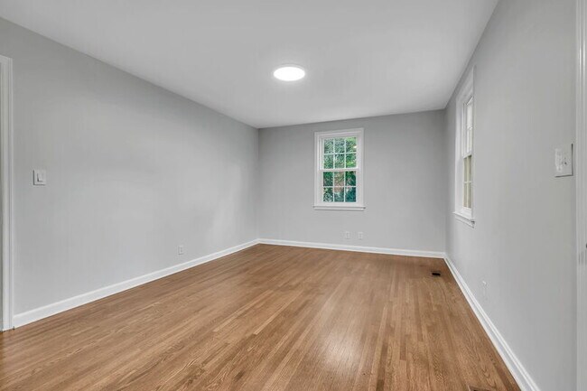 Foto del edificio - 2818 Ennis Rd