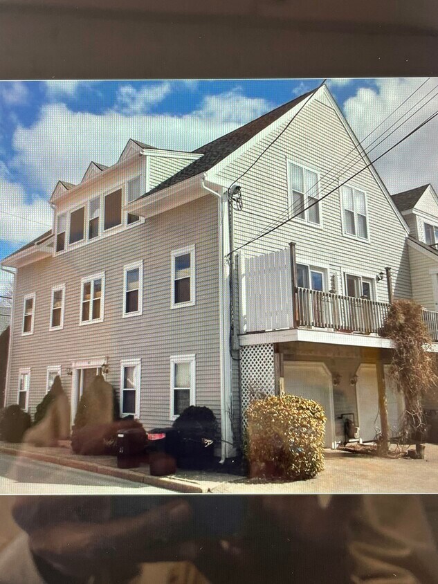 66 Duke St, East Greenwich, RI 02818 Townhome Rentals in East