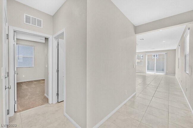 Building Photo - 10404 Candelabra Cactus St