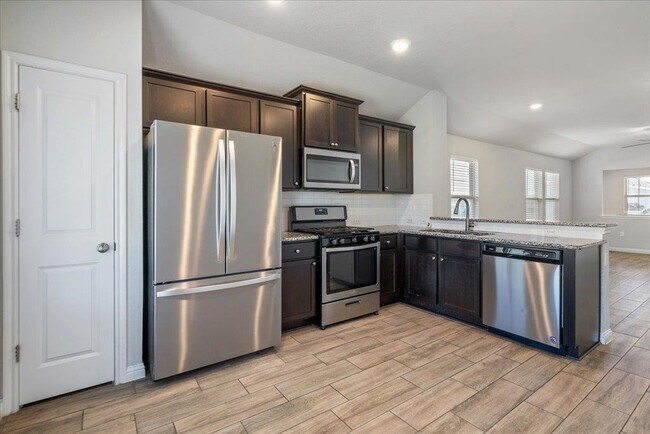 Foto del edificio - 8205 Cottage Rose Dr