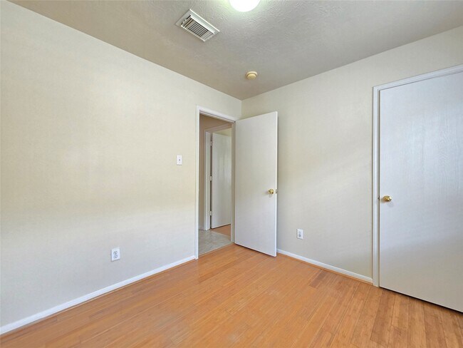 Foto del edificio - 4011 Lone Dove Ct