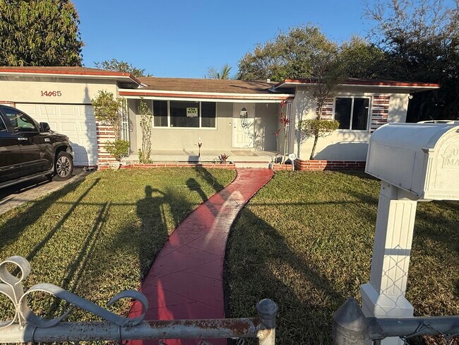 Foto del edificio - 14065 NE 16th Ave