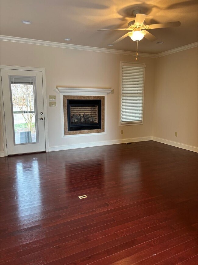 Foto del edificio - Maryville City 37801 - 4 bedroom, 2 bath h...