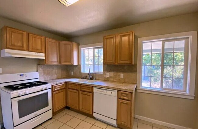 Building Photo - 2664 Larkspur Ln