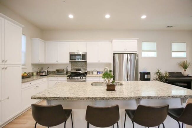 Building Photo - Newer Development 4-Bed House in Santa Ana
