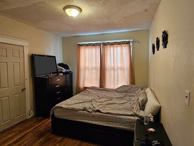 Building Photo - 169 Perry Ave