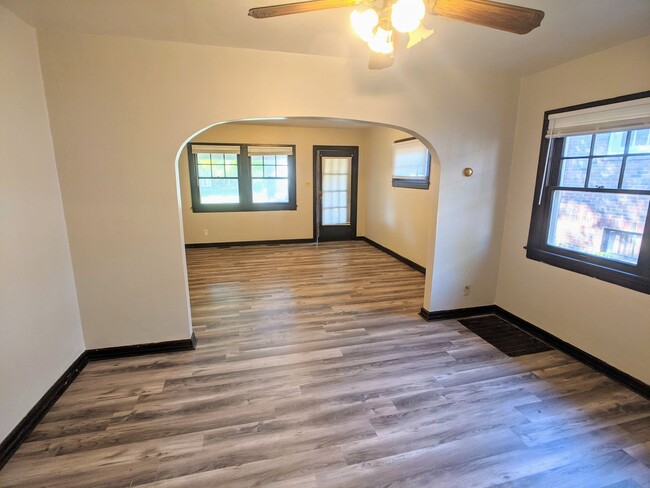 Building Photo - Jenny Lane Duplex