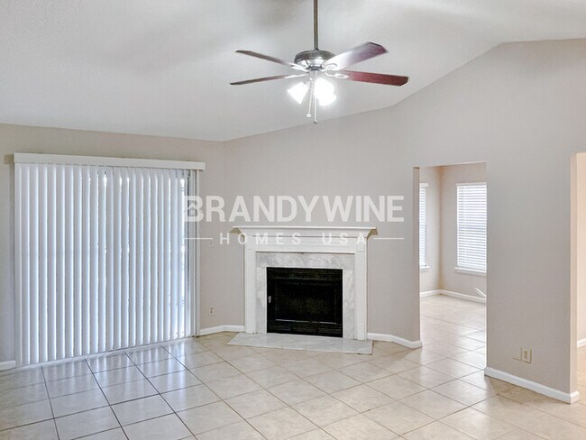 Building Photo - 13550 Valbuena Ct