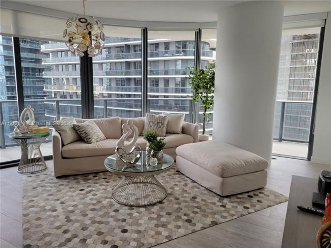 Photo - 45 SW 9th St unit 2201 (A11922188)