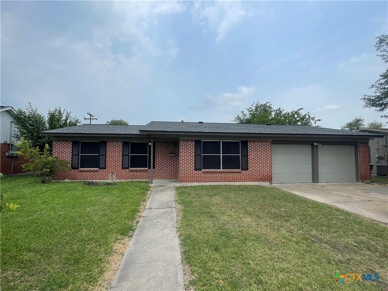 Foto principal - 4705 Dahlia Ln