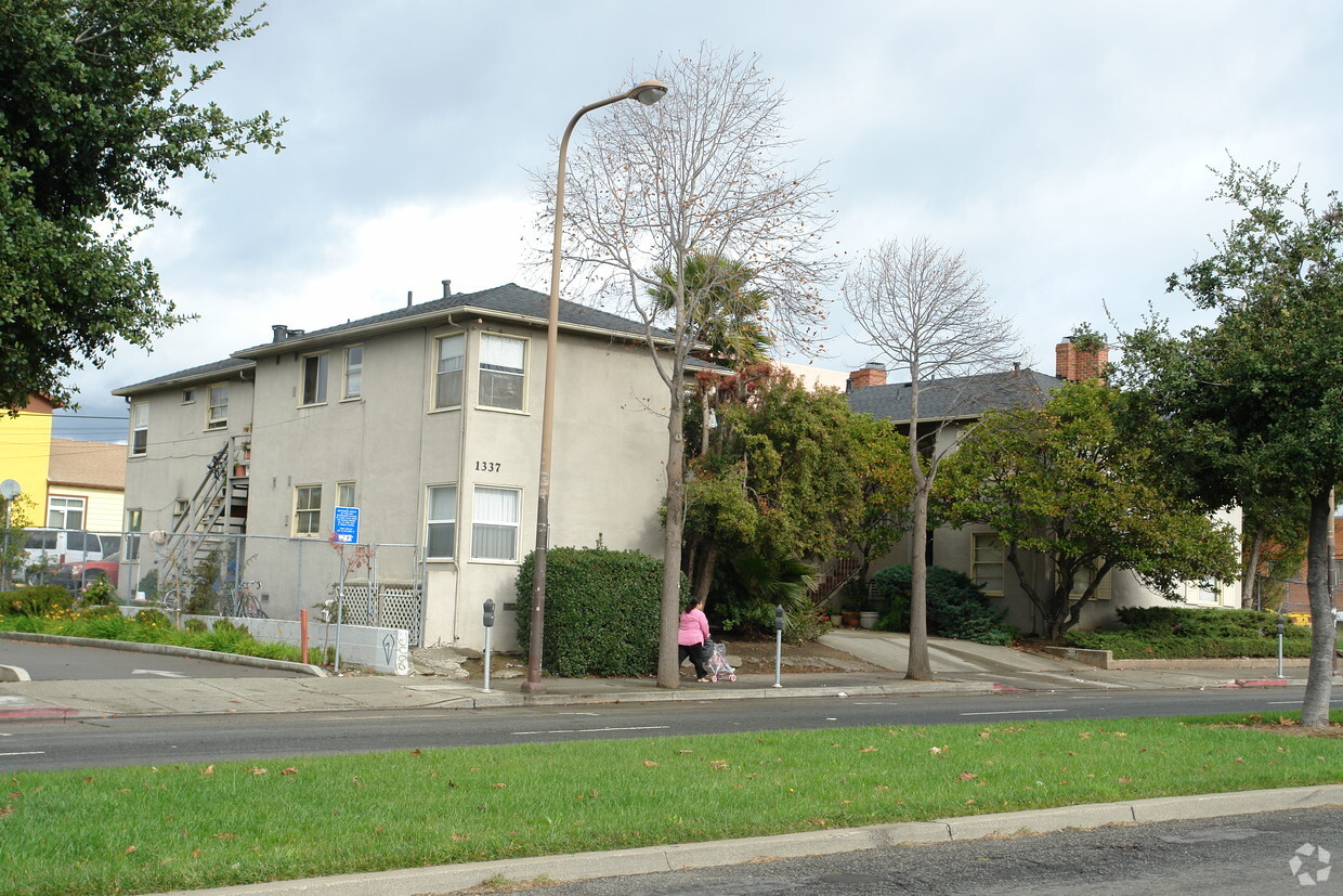 Primary Photo - 1337-1347 University Ave