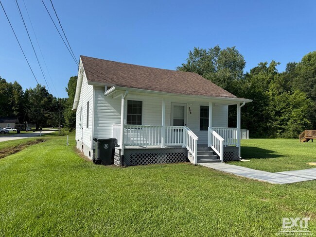 Building Photo - Newly Renovated 2 Bedroom 1 Bath in La Cro...