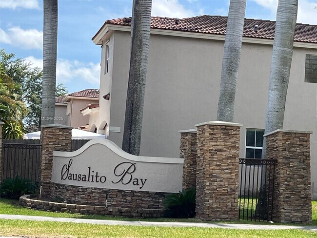 Building Photo - 977 SW 153rd Path