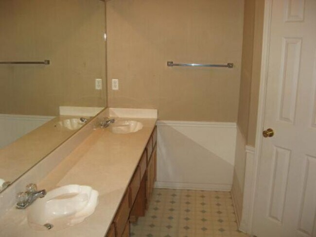 Building Photo - 903 Whirlaway Dr