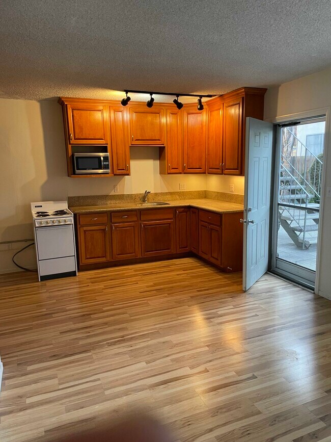Building Photo - 2703 Nelson Ave