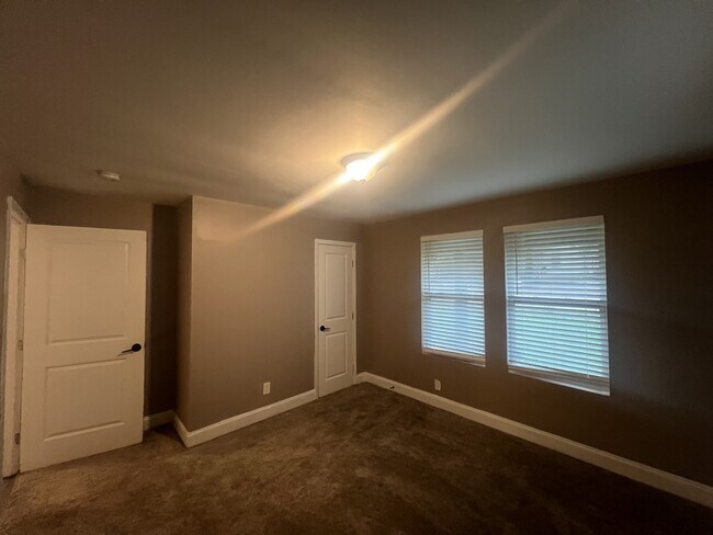 Foto del edificio - 906 Skyland St