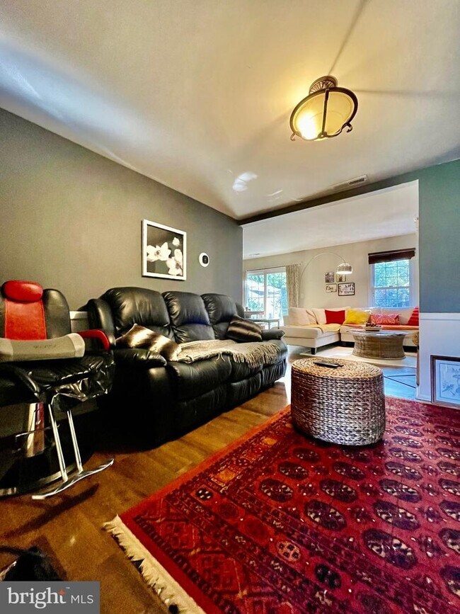 Foto del edificio - 347 Elderwood Ct