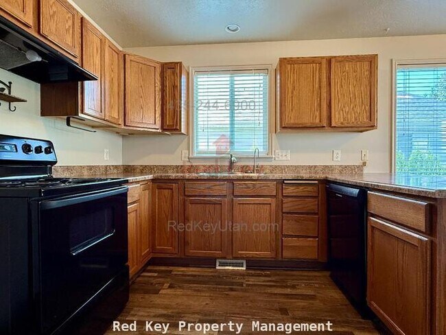 Building Photo - Crystal Bay Dr Single Family Home