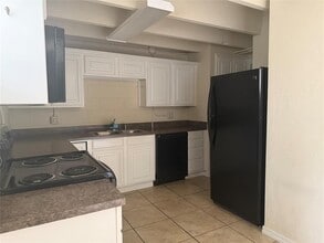 Building Photo - 729 E Commerce St