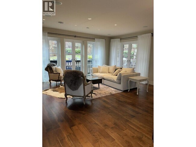 Photo du bâtiment - 7589 Curtis St