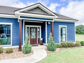 Building Photo - 4639 Headland Ave